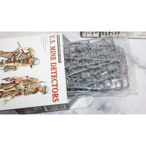 967 - 6 x Boxed Mini Art Miniatures Inc- Mixture Of Different Figures/Concrete Telegraph Poles