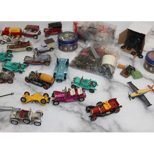 983 - A Quantity Of Play-worn Vehicles Including Matchbox And Others Including Tyres And Parts  In Various... 