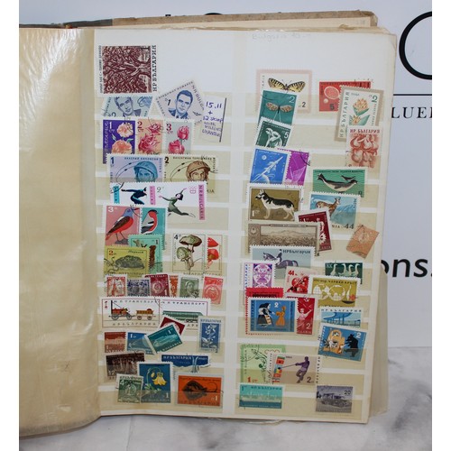 985 - A Stamp Album Of Worldwide Stamps