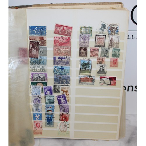 985 - A Stamp Album Of Worldwide Stamps