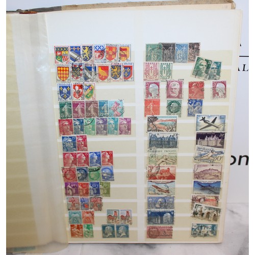 985 - A Stamp Album Of Worldwide Stamps