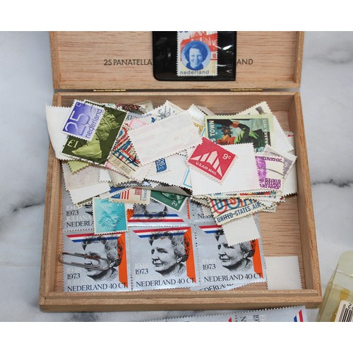 17 - Quantity Of Franked & Unfranked Stamps In Boxes