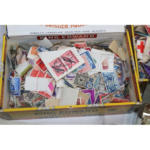 17 - Quantity Of Franked & Unfranked Stamps In Boxes