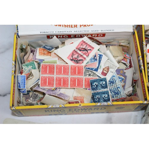 17 - Quantity Of Franked & Unfranked Stamps In Boxes