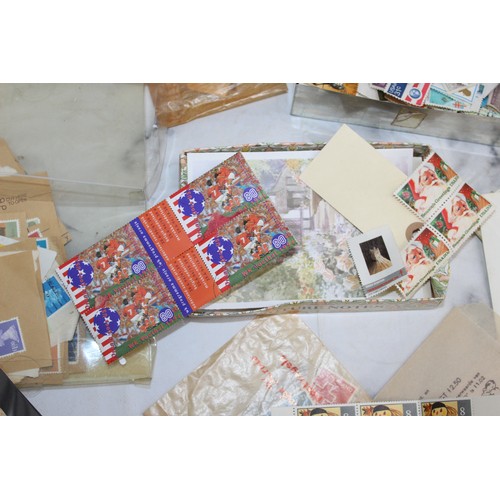 17 - Quantity Of Franked & Unfranked Stamps In Boxes