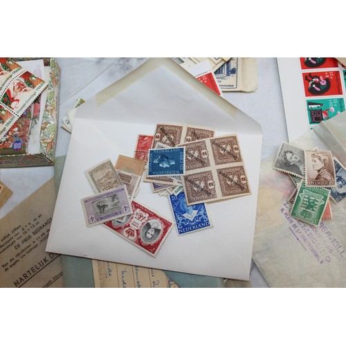 17 - Quantity Of Franked & Unfranked Stamps In Boxes