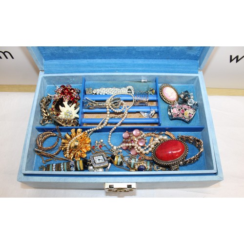 413 - Jewellery Box Containing Mixed Jewellery Items