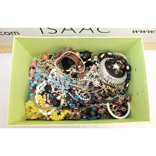 414 - Quantity Of Mixed Jewellery Items In A Box