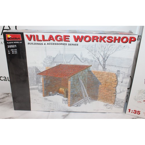 670 - 2 x Boxed Mini Art Building Models Kits