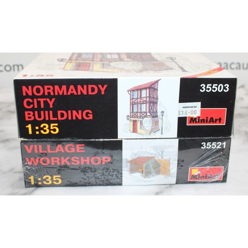 670 - 2 x Boxed Mini Art Building Models Kits