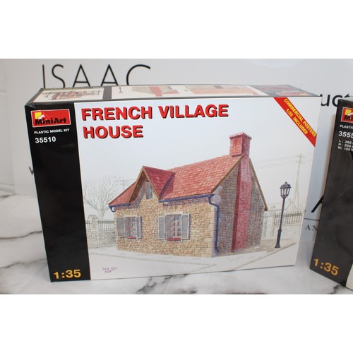 671 - 2 x Boxed Mini Art Building Model Kits