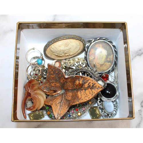 419 - Box Containing Mixed Jewellery Items Some Silver