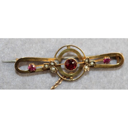 534 - Stamped 375 Gold Garnet & Pearl Brooch Total Weight-2.81g
In A Box