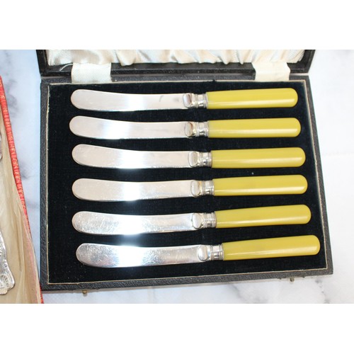 472 - 2 x Boxed Cutlery Sets