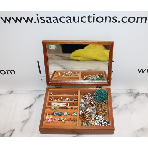 422 - Wooden Jewellery Box Containing Mixed Jewellery Items