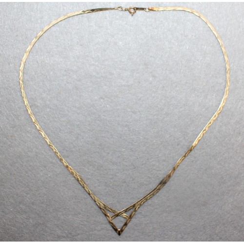 550 - Stamped 375 Gold Necklace Total Weight 2.34g