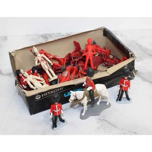 705 - A Selection Of Collectable Aifix Models Infantry/Imperial Guards 4 Boxed And An Assortment of Figuri...