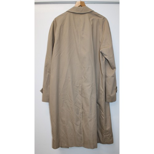 284 - Men's Burberry London Rain Mac Size 54 Reg C82D
Damage To One Button & One Button Missing As Shown I... 