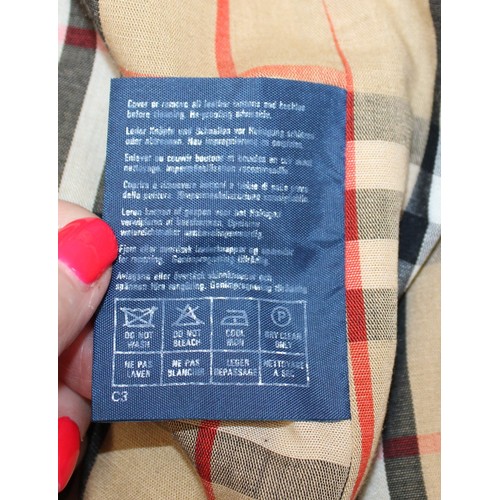 284 - Men's Burberry London Rain Mac Size 54 Reg C82D
Damage To One Button & One Button Missing As Shown I... 