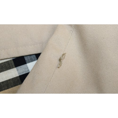 284 - Men's Burberry London Rain Mac Size 54 Reg C82D
Damage To One Button & One Button Missing As Shown I... 