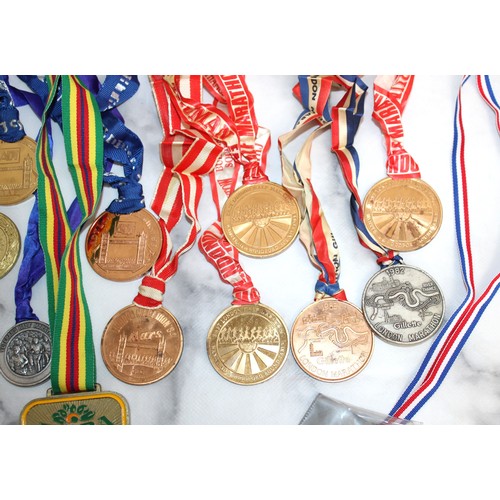 605 - 17 Running Medals - Includes Multiple London Marathons, Half Marathons and Others