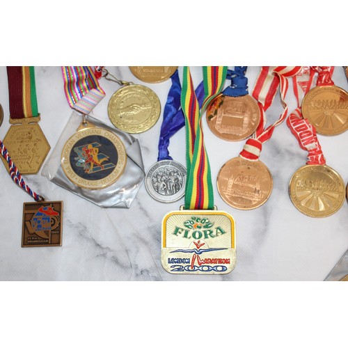 605 - 17 Running Medals - Includes Multiple London Marathons, Half Marathons and Others