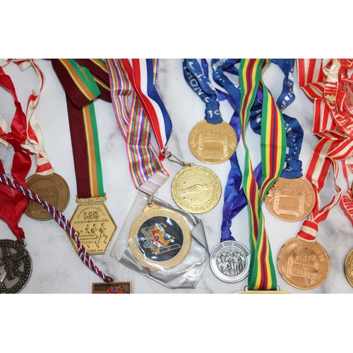 605 - 17 Running Medals - Includes Multiple London Marathons, Half Marathons and Others