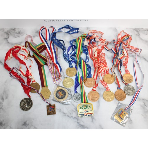 605 - 17 Running Medals - Includes Multiple London Marathons, Half Marathons and Others