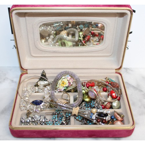 436 - Jewellery Box Containing Jewellery Items Etc