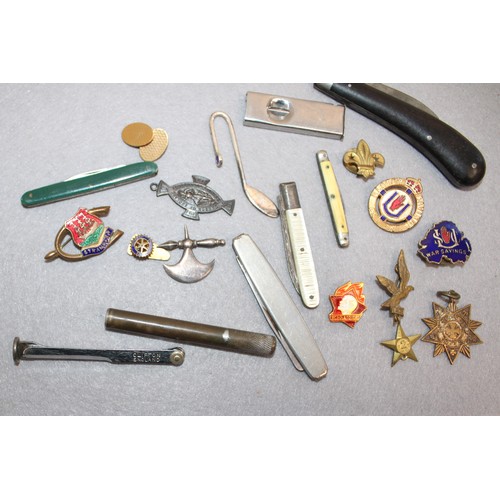 136 - Mixed Collectables Inc- Badges/Penknife's/Cigar Cutter Etc