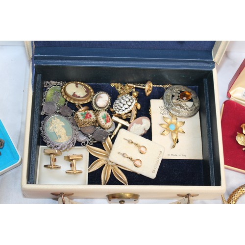 437 - Jewellery Box Containing Various Jewellery Items