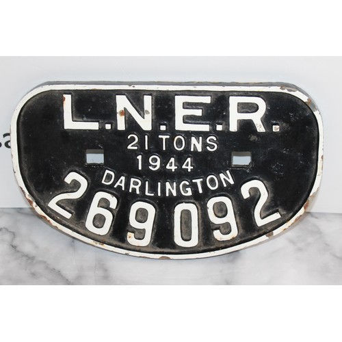 592 - A Cast Metal London And North East Railway Plaque
Dimensions 28cm x 16.5cm