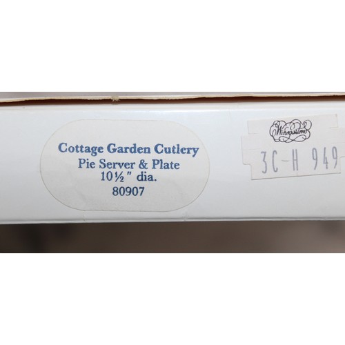 201 - Boxed AYNSLEY English Fine Bone China Cottage Garden Cutlery Pie Server & Plate 10 1/2