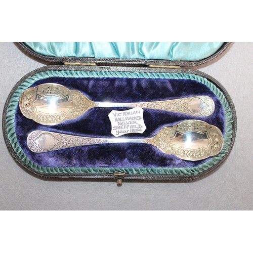 499 - Boxed Victorian Hallmarked Silver Sheffield 1894 Spoons Set