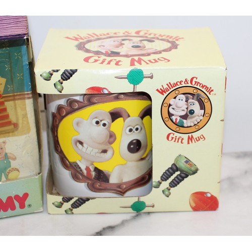 711 - Boxed Limited Edition TOMY Sylvanian Families Father Christmas Set & Boxed Wallace & Gromit Gift Mug