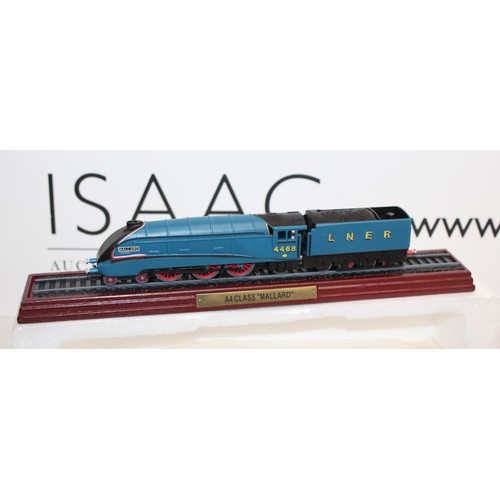 712 - 2 x Boxed Collectable Model Locomotives