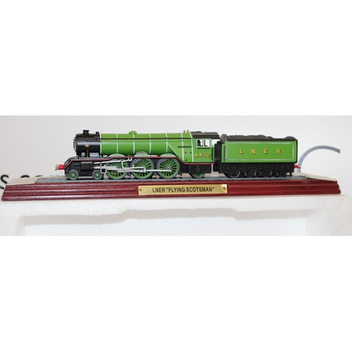 712 - 2 x Boxed Collectable Model Locomotives