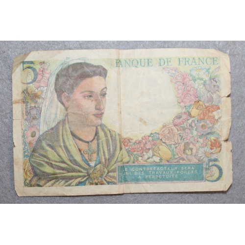 399 - French Notes 4 x 1944 2 Francs & 1 x 5 Cinq Francs