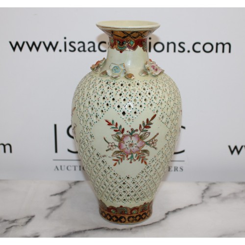 246 - Vintage Chinese Floral Vase Height- 27cm
Collection Only