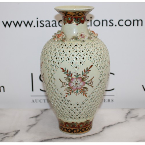 246 - Vintage Chinese Floral Vase Height- 27cm
Collection Only