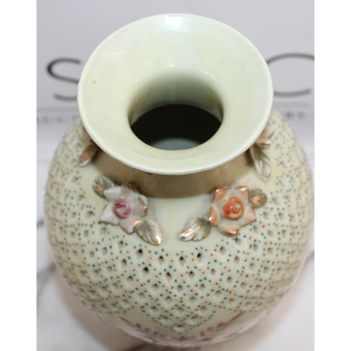 246 - Vintage Chinese Floral Vase Height- 27cm
Collection Only