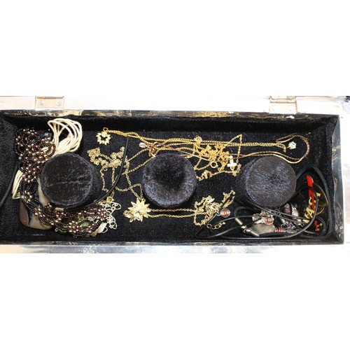 441 - Jewellery Box Containing Mixed Jewellery Items