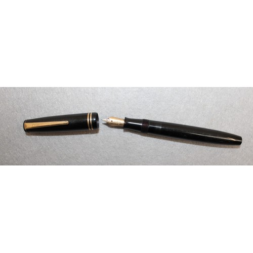 14 - Parker Victory Fountain Pen With 14K Gold Nib