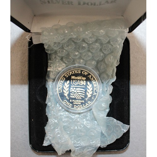 526 - USA Silver 1oz Commemorative 1994 One Dollar Coin In A Box