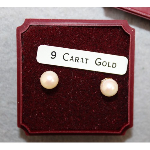 589 - Boxed Stamped 9KT Gold Earrings Total Weight 0.96g