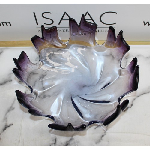 180 - Decorative Glass Bowl 27cm/27cm
COLLECTION ONLY