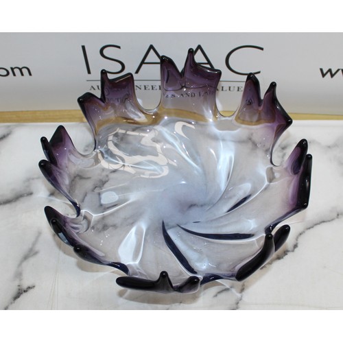 180 - Decorative Glass Bowl 27cm/27cm
COLLECTION ONLY