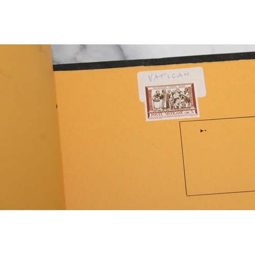 659 - Folder Containing Mixed Collectable Worldwide Stamps Franked & Unfranked