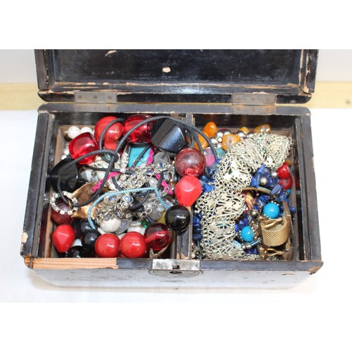 471 - Box Containing Mixed Jewellery Items