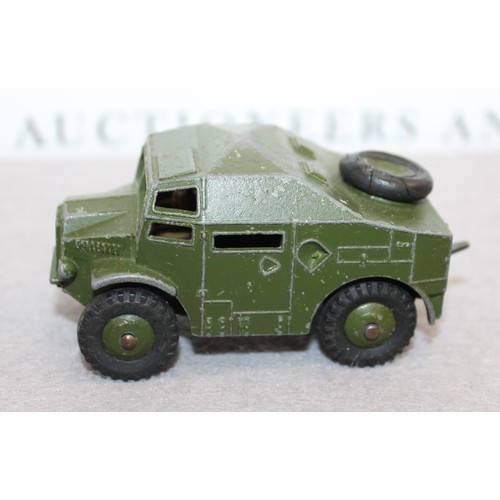 848 - DINKY TOYS Armoured Vehicle ( Field Artillery Tractor) With Trailer & 25 PR Gun